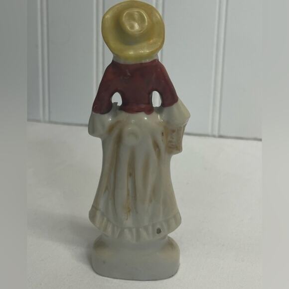 Vintage Ceramic Hand painted Colonial Woman mini figurine - Picture 9 of 11